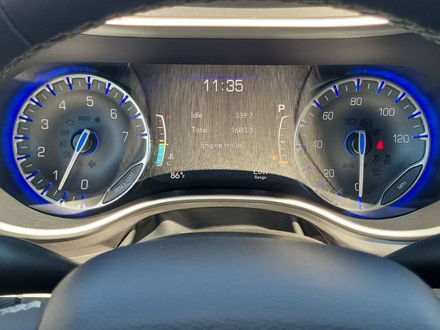 Used 2024 Chrysler Pacifica Touring-L FWD image 21