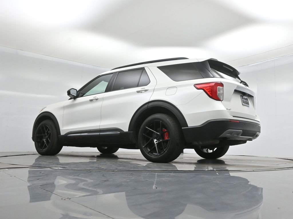 Certified 2020 Ford Explorer XLT w/ Equipment Group 202A image 19