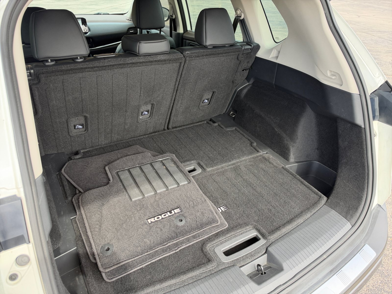 Used 2023 Nissan Rogue SL w/ SL Premium Package FWD image 16