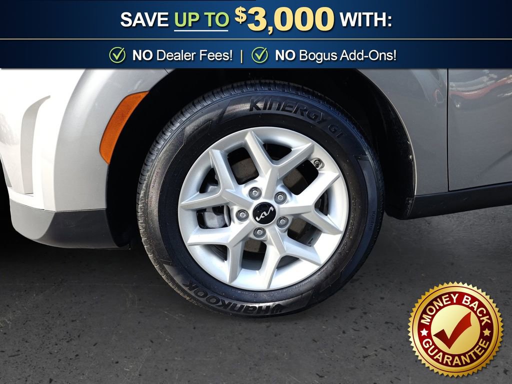 Used 2025 Kia Soul LX w/ LX Technology Package FWD image 13