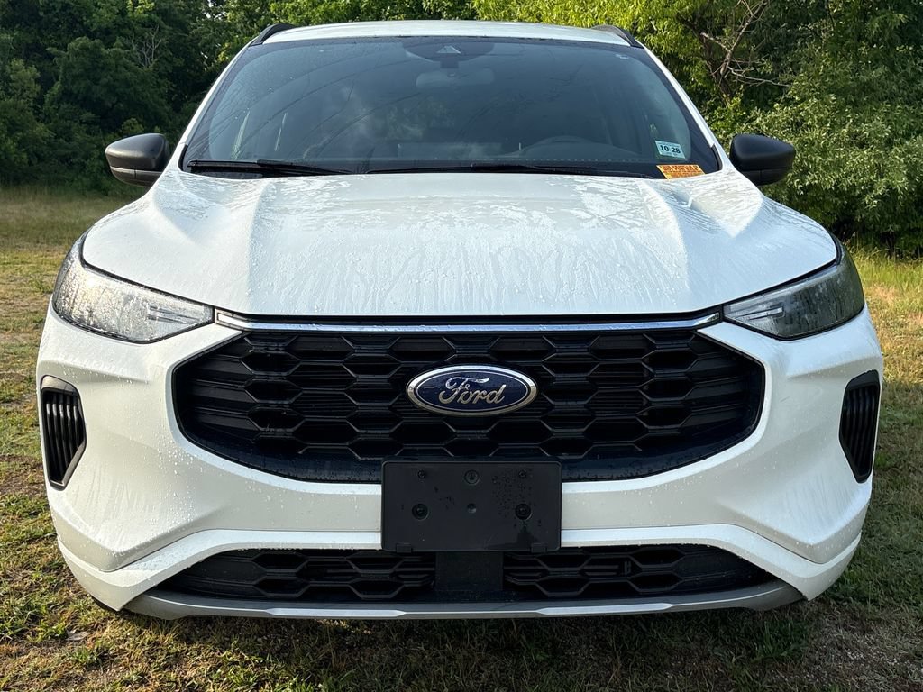 Certified 2023 Ford Escape ST-Line w/ Tech Pack #1 AWD/4WD image 2
