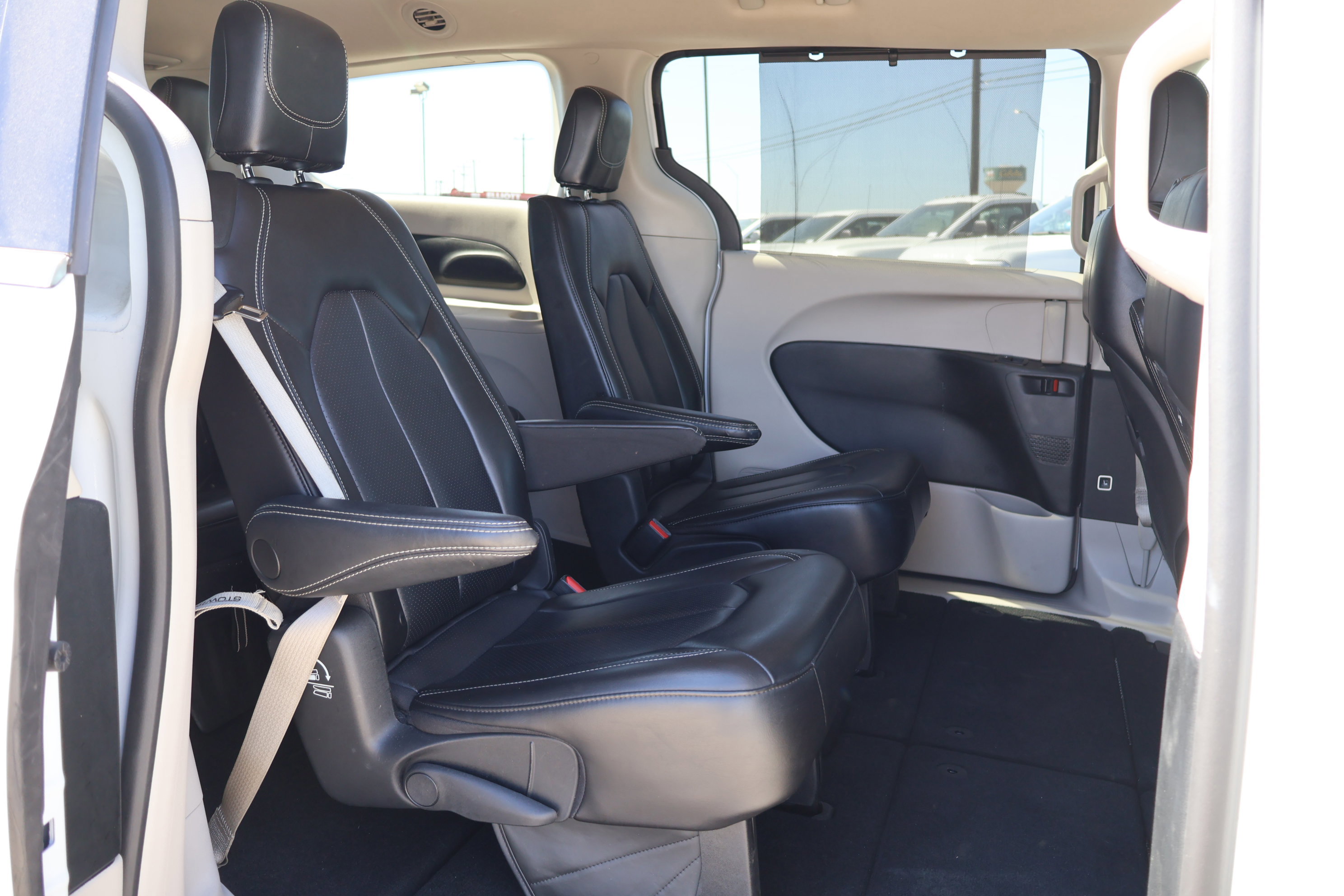 Used 2023 Chrysler Pacifica Touring-L image 31