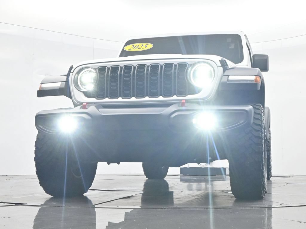 Used 2025 Jeep Wrangler Unlimited Rubicon w/ Convenience Group AWD/4WD image 40