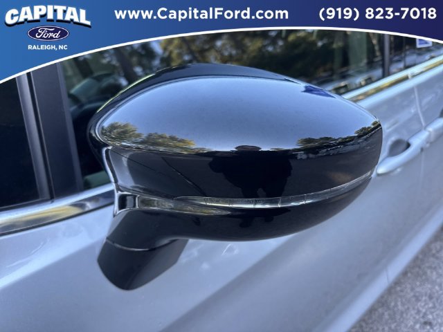Used 2024 Chrysler Pacifica Touring-L FWD image 12