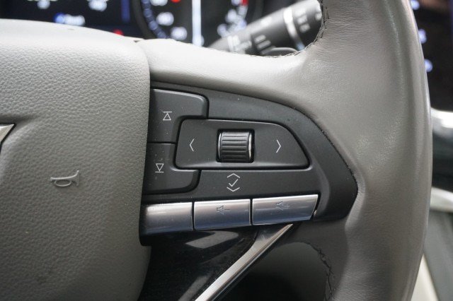 Used 2025 Cadillac XT6 Premium Luxury w/ Technology Package FWD image 32