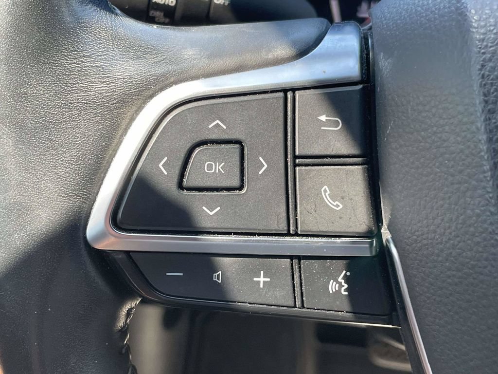 Used 2021 Toyota Highlander Limited FWD image 28