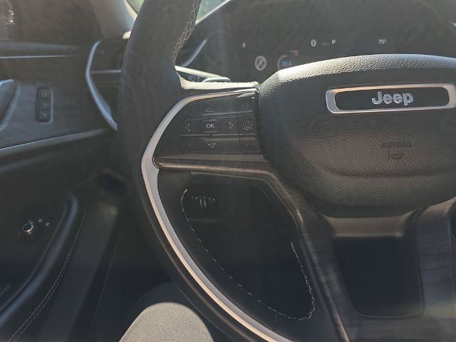 Used 2023 Jeep Grand Cherokee Limited AWD/4WD image 28