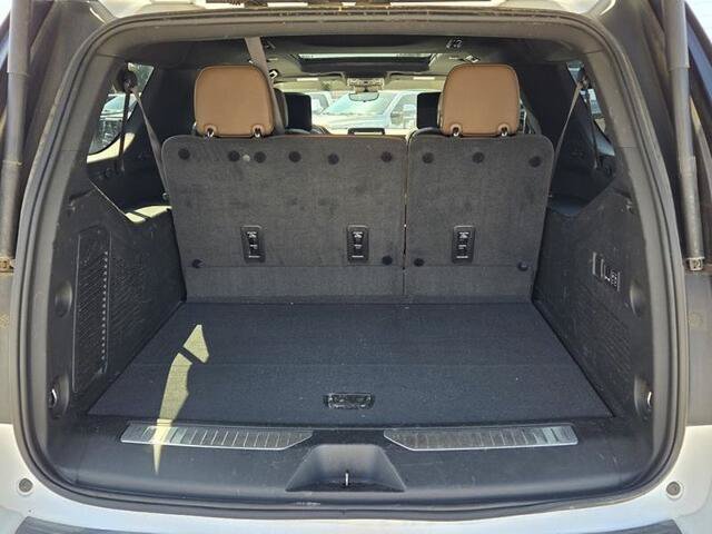 Used 2024 Chevrolet Suburban High Country w/ Premium Package RWD image 12