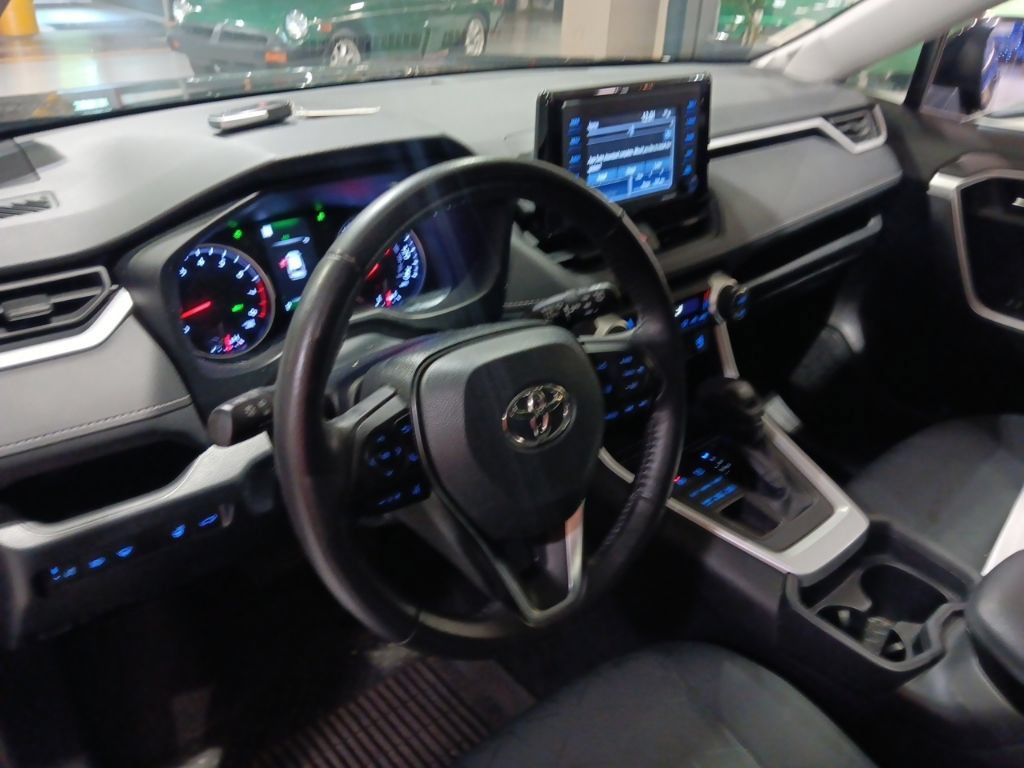 Used 2020 Toyota RAV4 XLE w/ Convenience Package AWD/4WD image 5