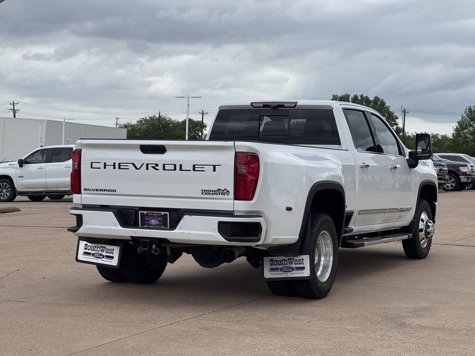 Used 2024 Chevrolet Silverado 3500 High Country w/ Technology Package image 5