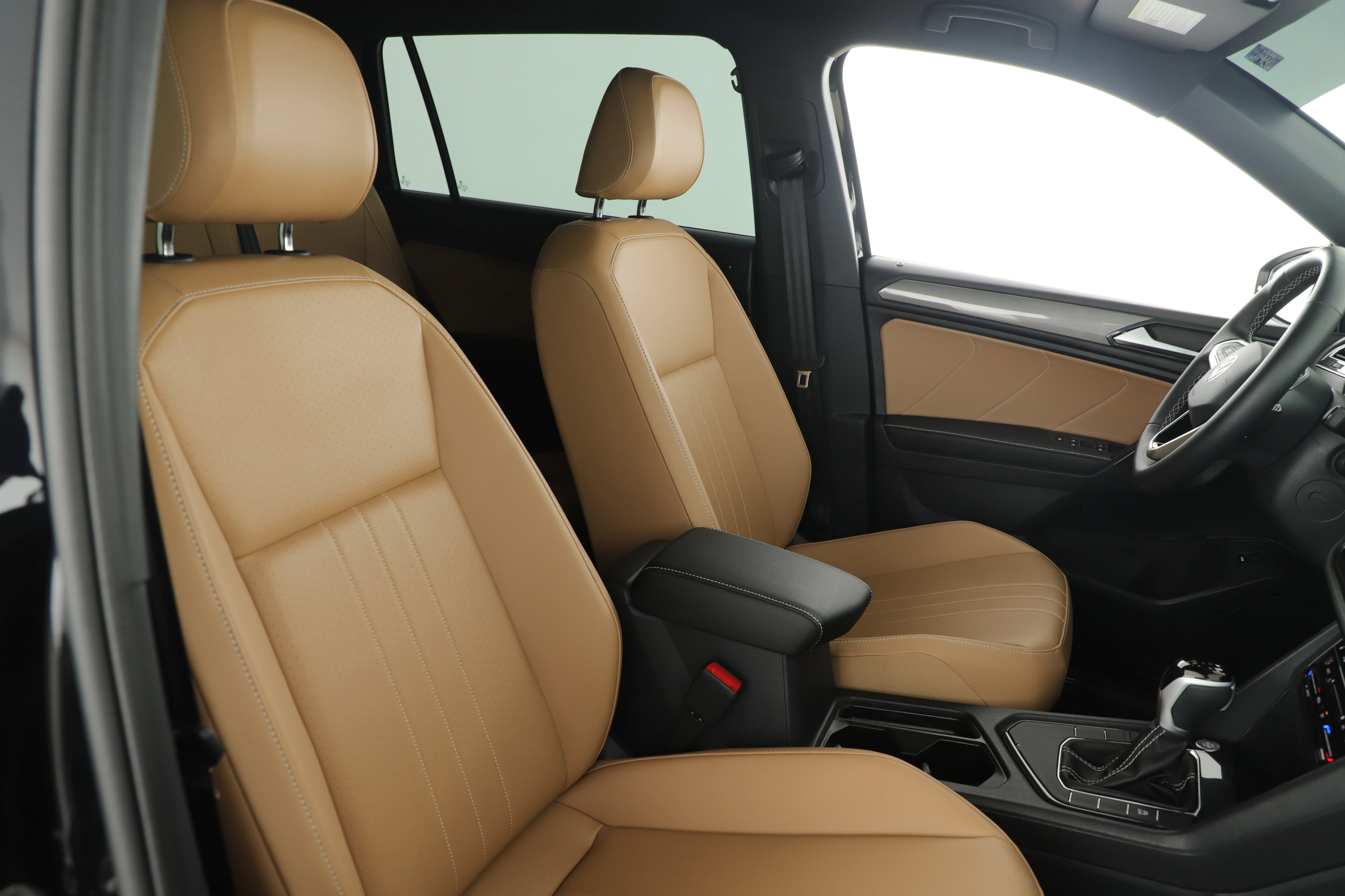 Used 2024 Volkswagen Tiguan SE image 16