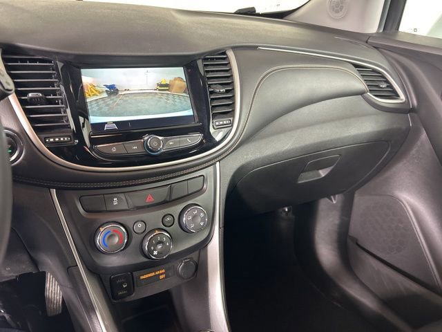 Used 2018 Chevrolet Trax LT w/ LT Convenience Package image 12