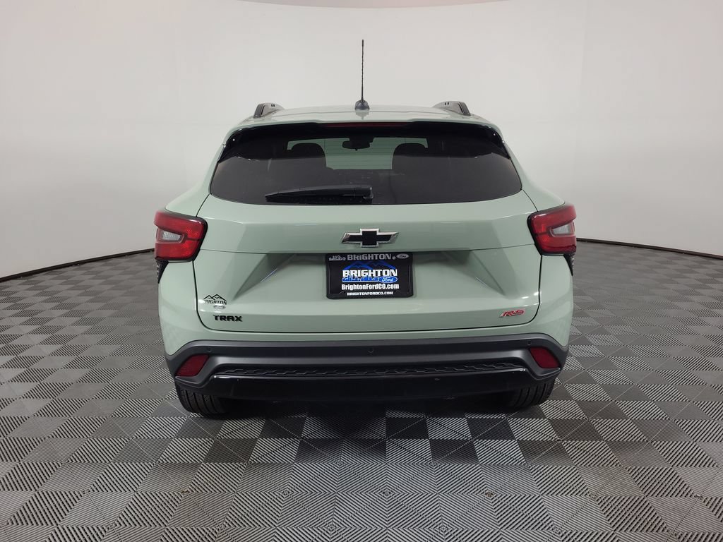 Used 2024 Chevrolet Trax RS w/ Driver Confidence Package FWD image 4