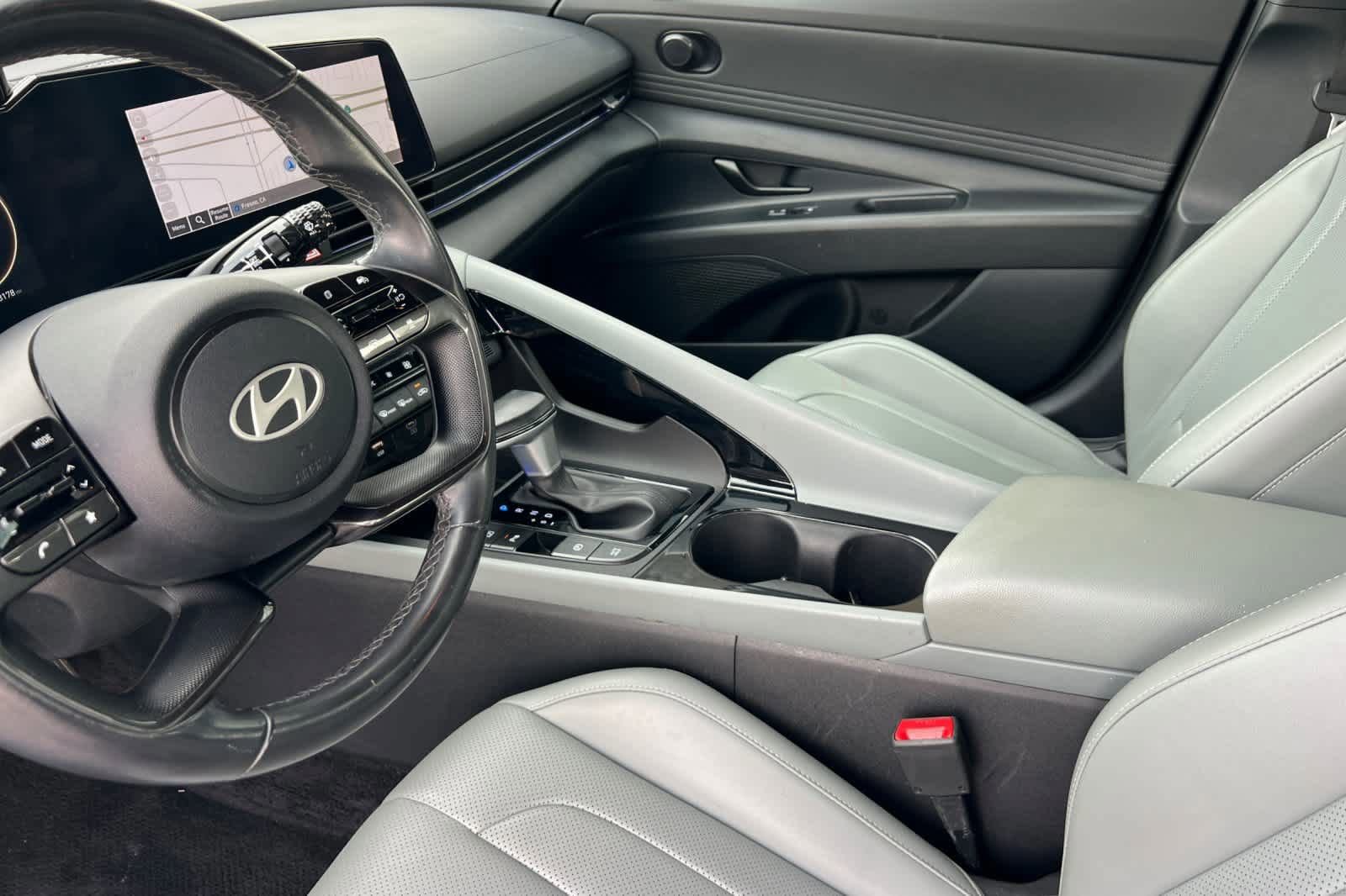Used 2024 Hyundai Elantra Limited image 12