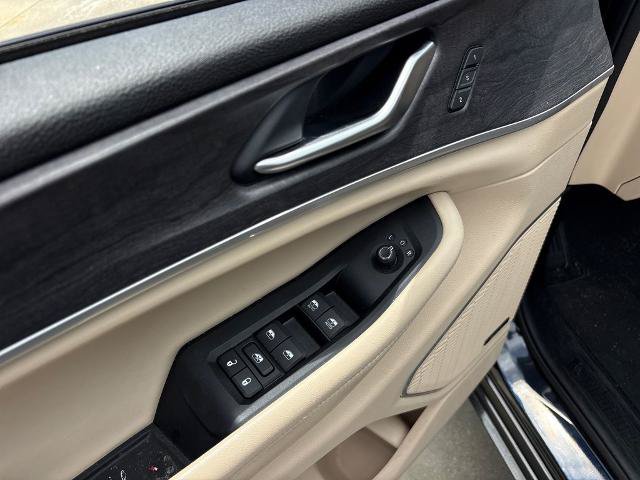 Used 2023 Jeep Grand Cherokee L Limited RWD image 17