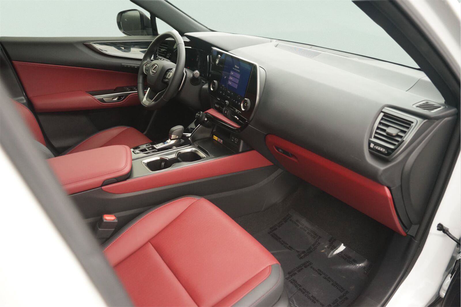 Used 2025 Lexus NX 250 FWD w/ Accessory Package (2T) image 18