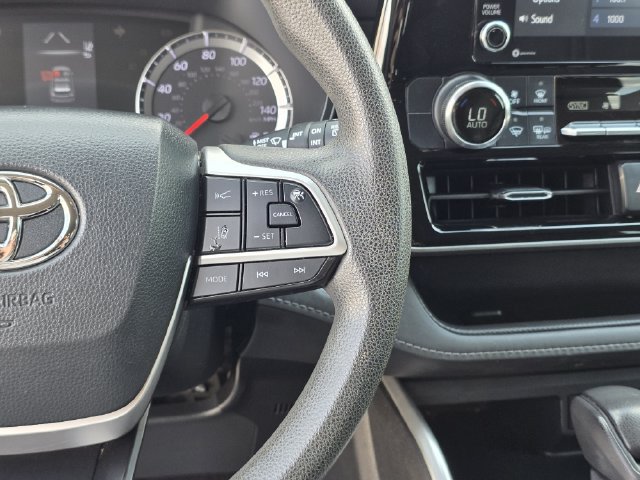 Used 2022 Toyota Highlander L FWD image 28