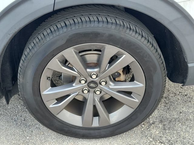 Certified 2021 Ford Explorer XLT w/ Equipment Group 202A RWD image 7