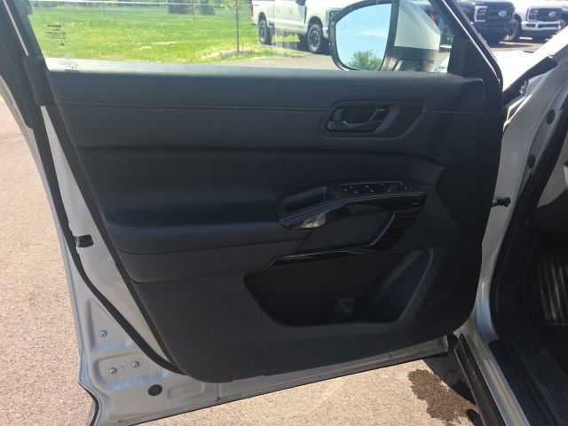 Used 2025 Nissan Pathfinder SV FWD image 25