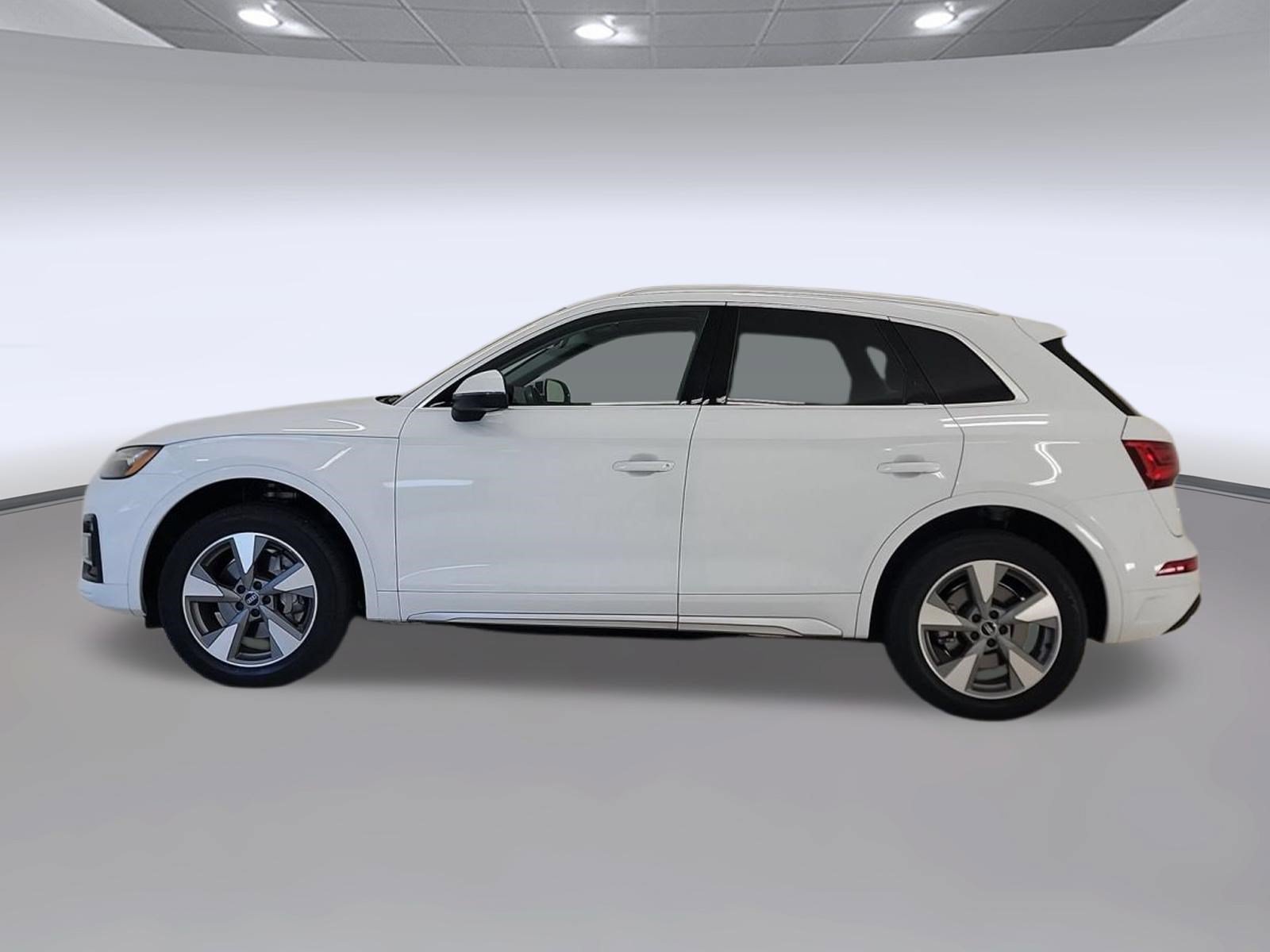 Used 2024 Audi Q5 2.0T Premium w/ Convenience Package AWD/4WD image 2
