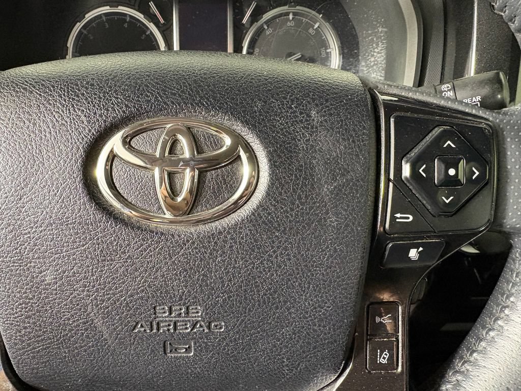Used 2021 Toyota 4Runner Venture AWD/4WD image 23