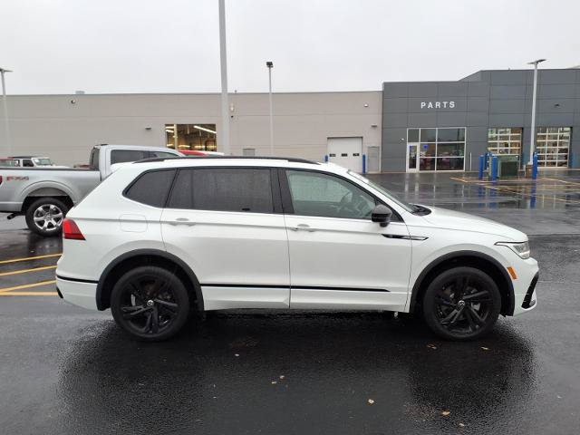 Used 2024 Volkswagen Tiguan SE R-Line w/ MDO Package, Two-Row AWD/4WD image 4
