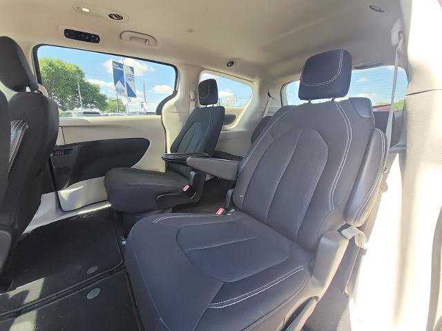 Used 2023 Chrysler Voyager LX FWD image 8