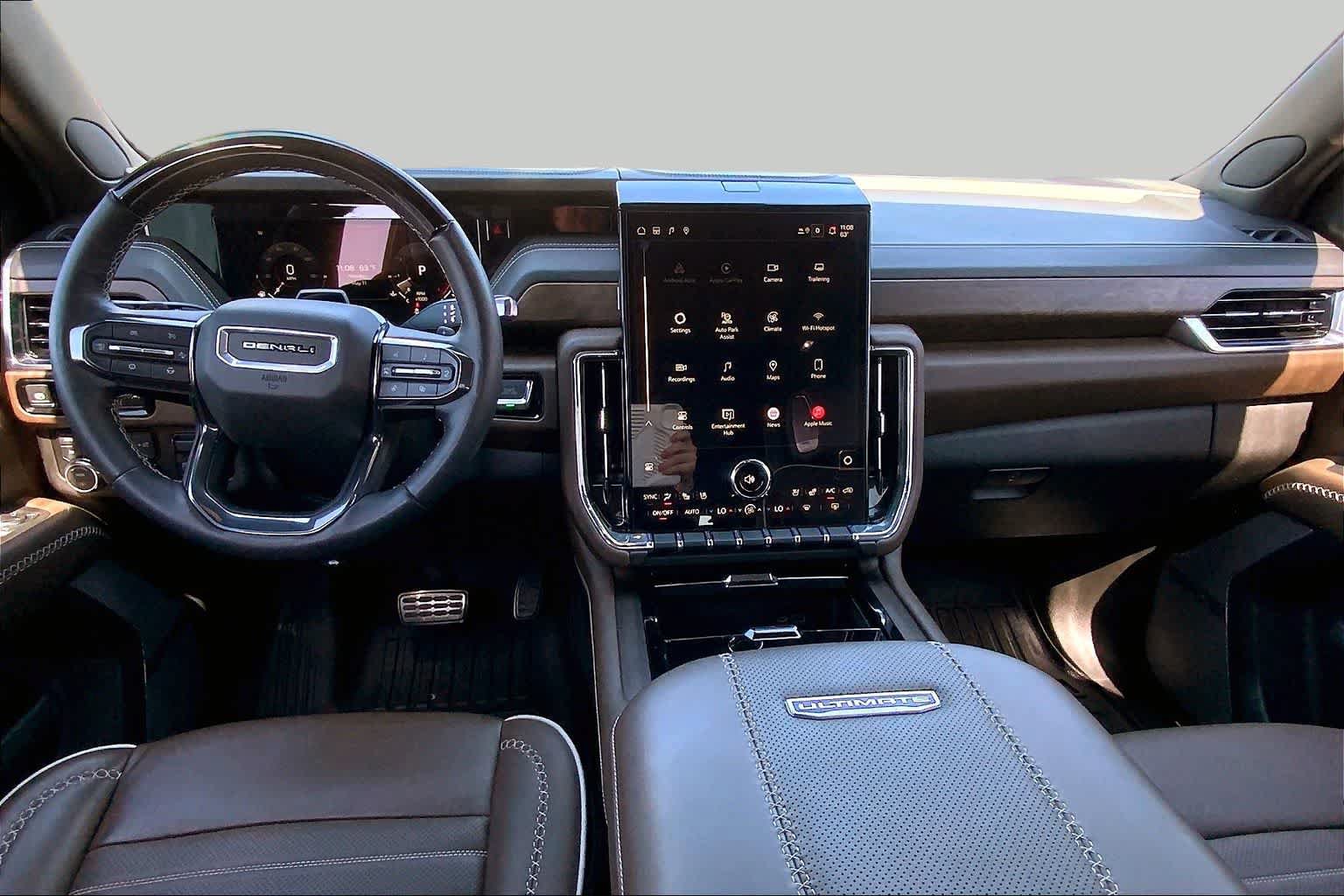 Used 2025 GMC Yukon Denali Ultimate AWD/4WD image 16