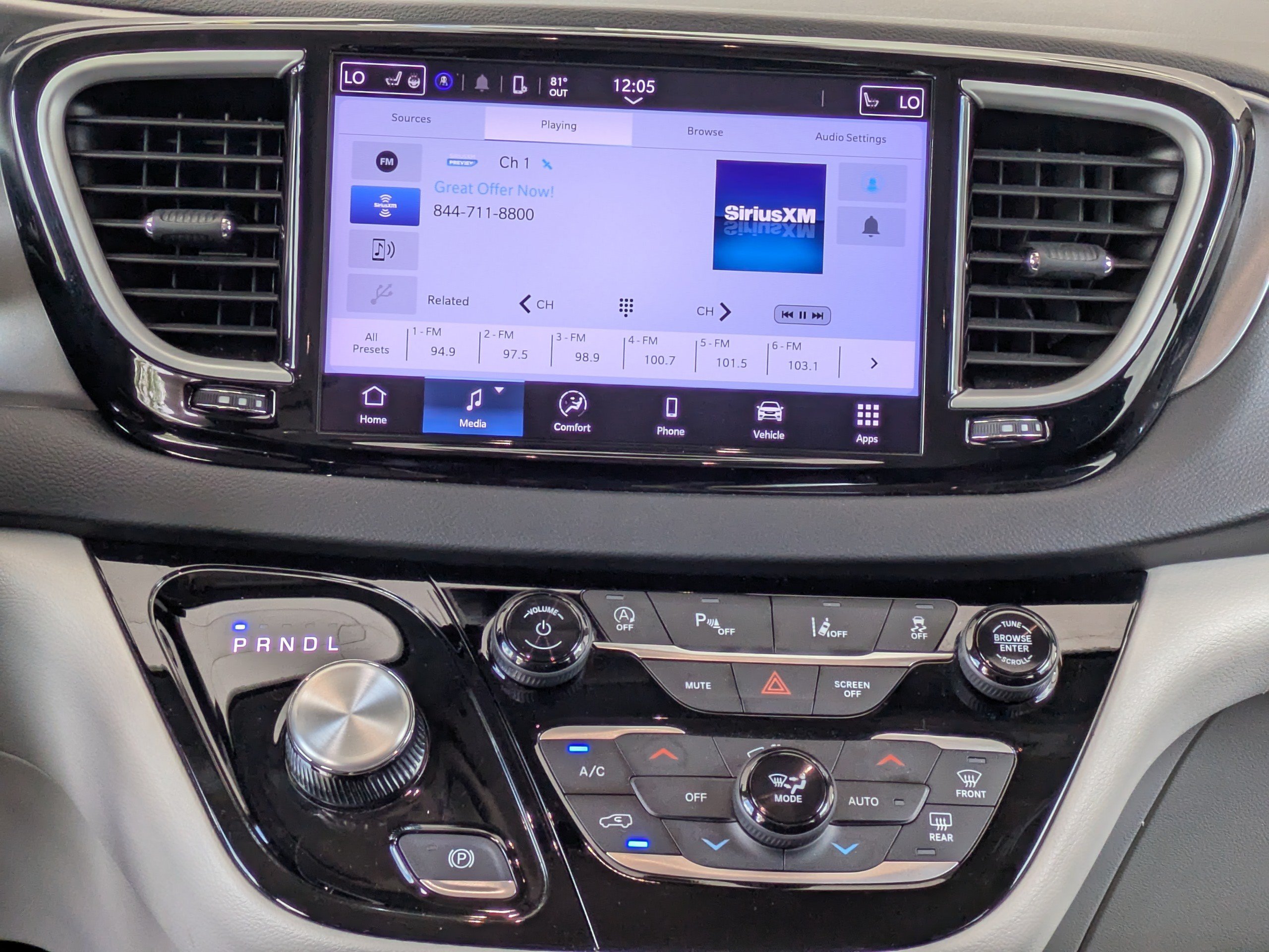 Used 2024 Chrysler Pacifica Touring-L FWD image 20