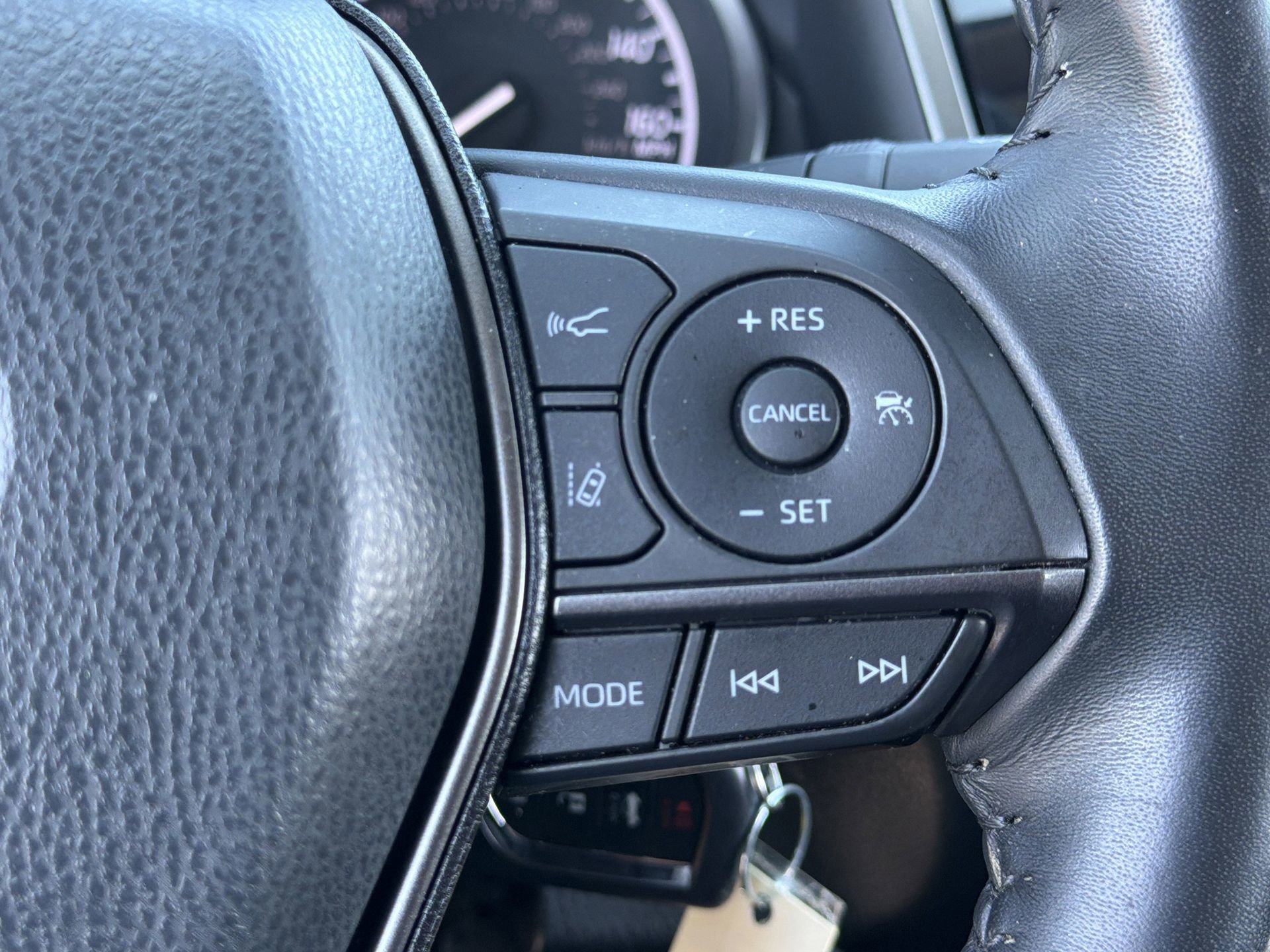 Used 2022 Toyota Camry SE image 8