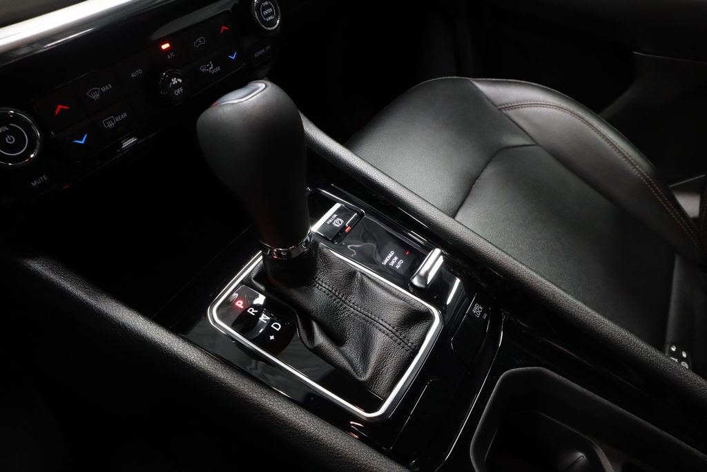 Used 2024 Jeep Compass Limited image 33