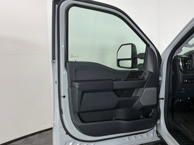 Certified 2025 Ford F350 Lariat w/ Black Appearance Package image 15