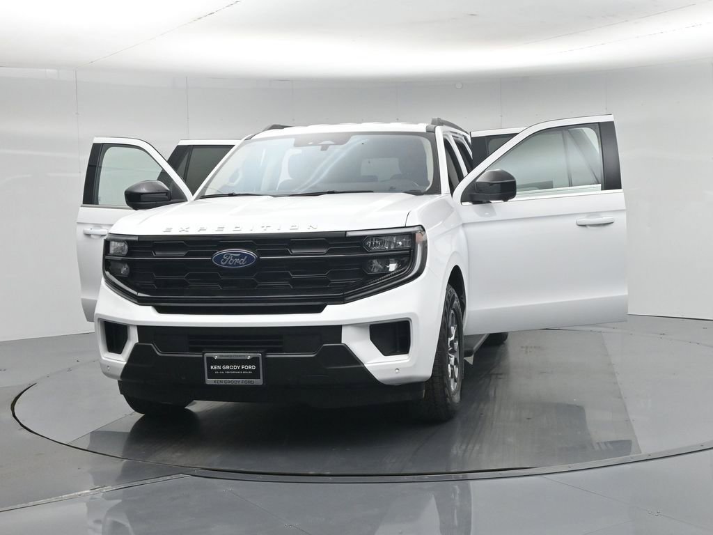 Certified 2025 Ford Expedition Active AWD/4WD image 36