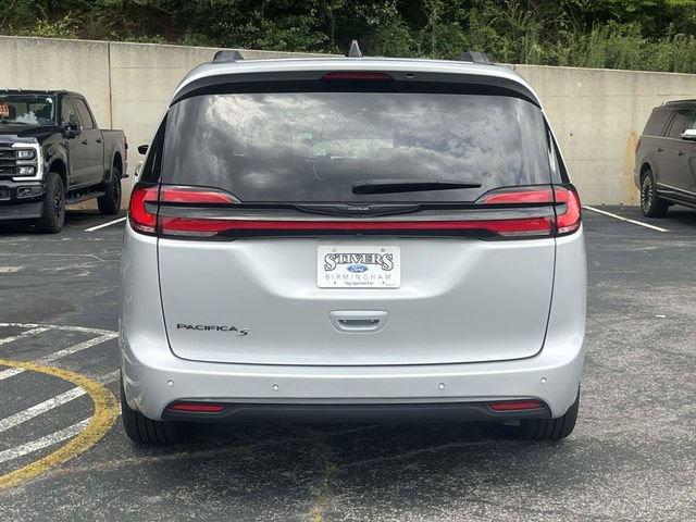 Used 2024 Chrysler Pacifica Touring-L w/ S Appearance Package FWD image 5