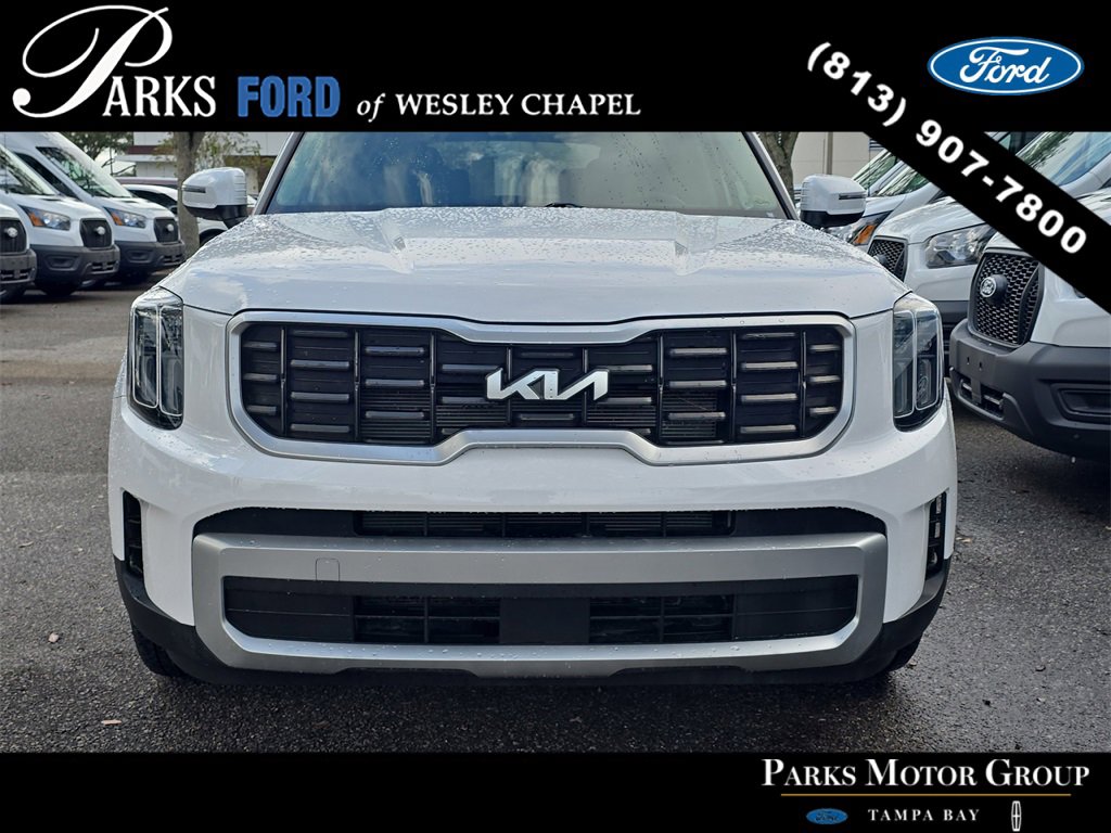 Used 2024 Kia Telluride S image 3