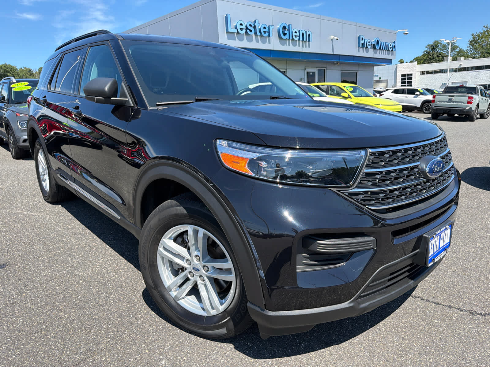 Certified 2023 Ford Explorer XLT AWD/4WD image 2