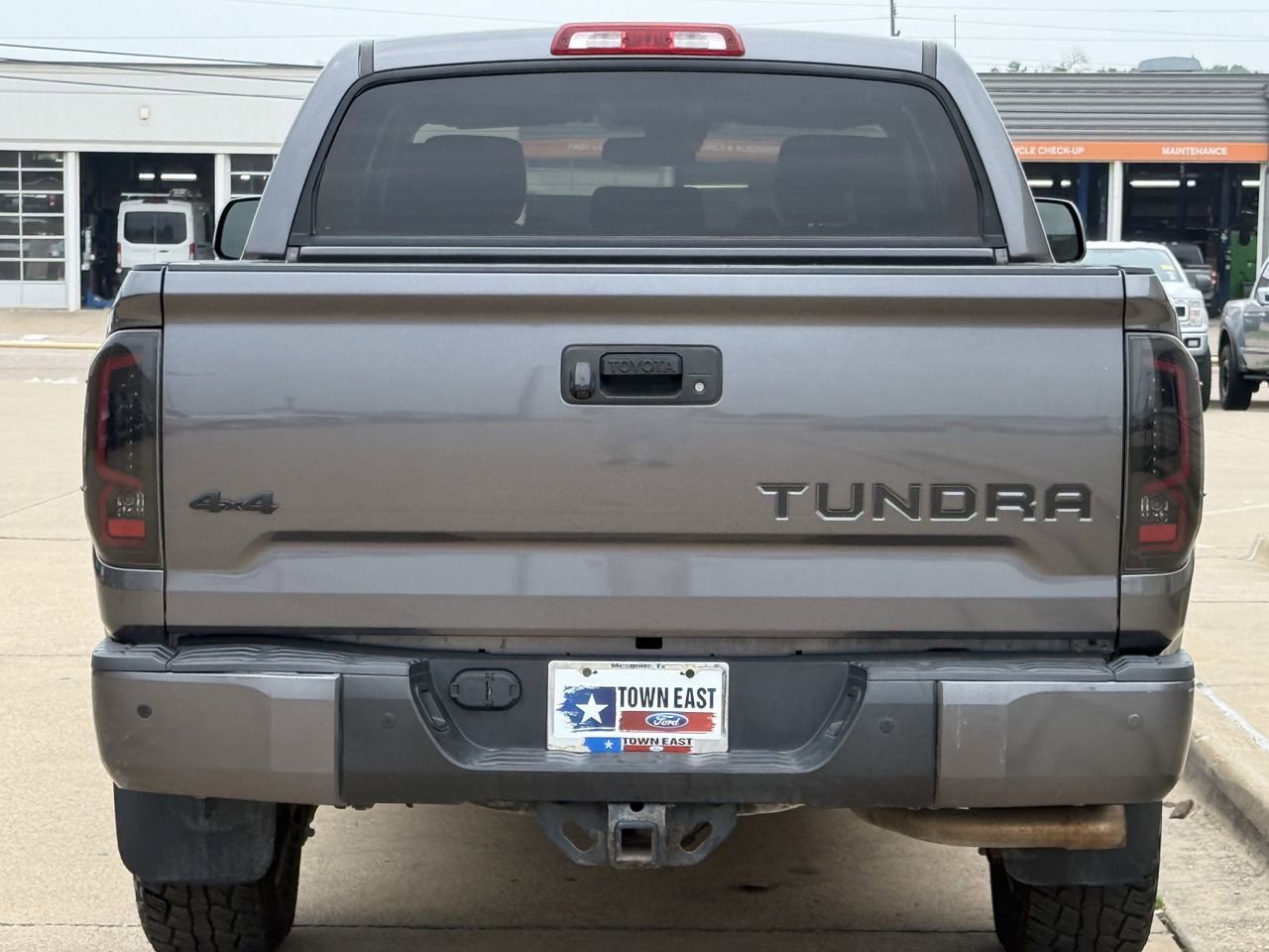 Used 2018 Toyota Tundra SR5 w/ SR5 Upgrade Package AWD/4WD image 6