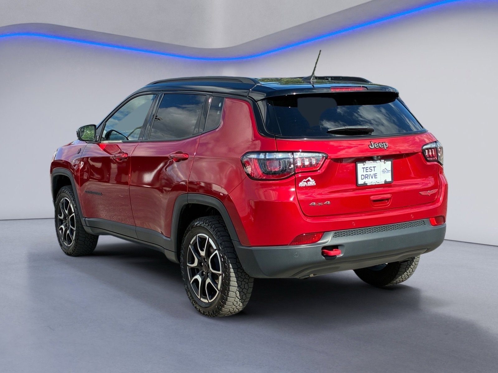Used 2025 Jeep Compass Trailhawk AWD/4WD image 6