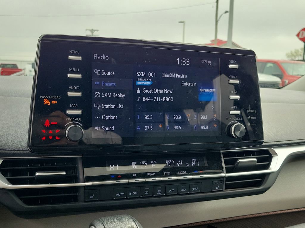 Used 2022 Toyota Sienna XLE image 27