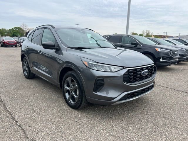 Certified 2024 Ford Escape ST-Line w/ Tech Pack #1 AWD/4WD image 3