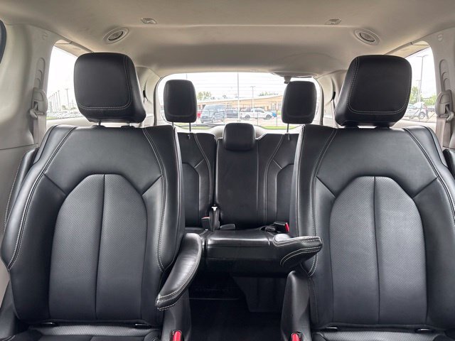 Used 2024 Chrysler Pacifica Limited FWD image 29