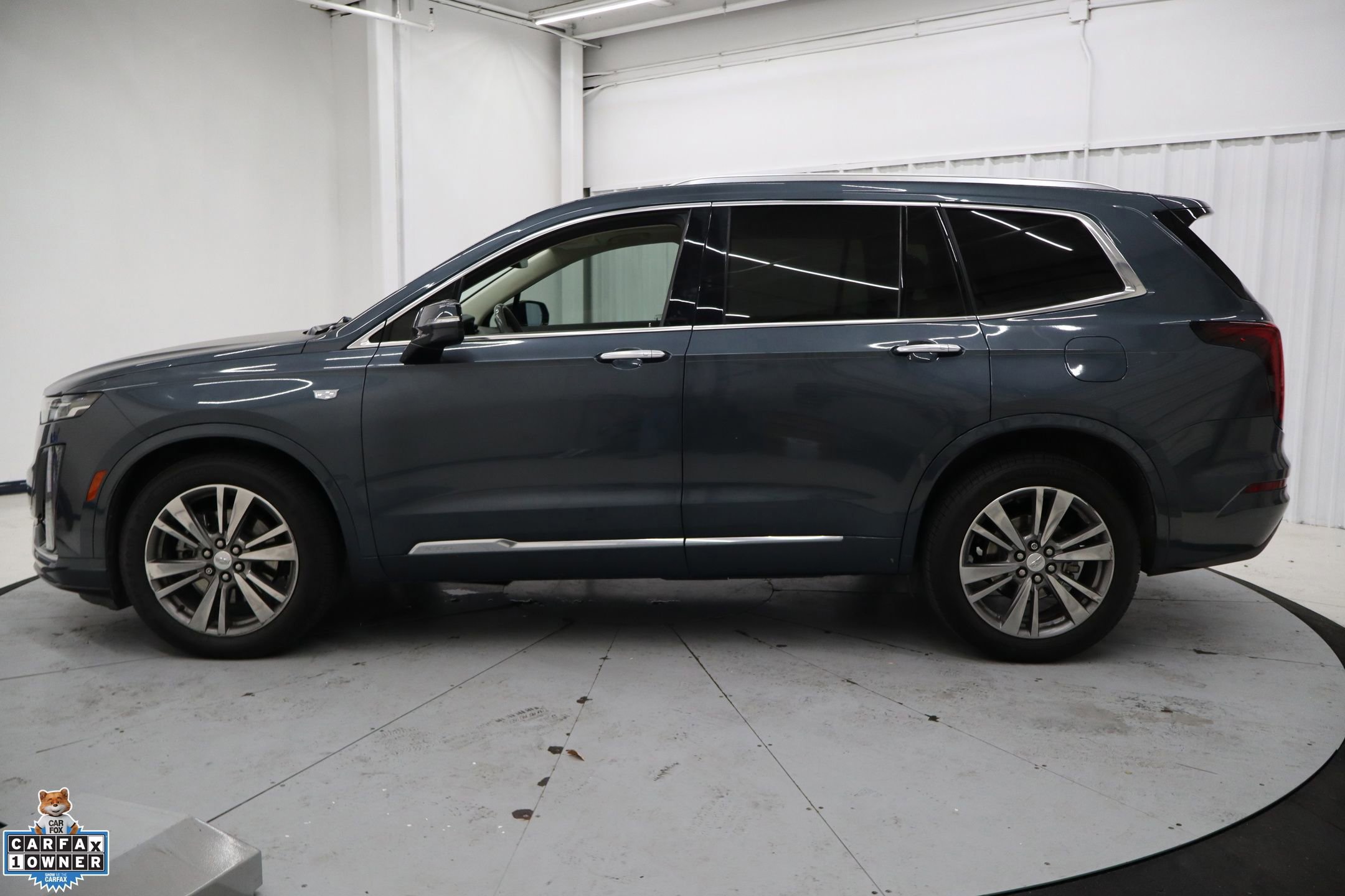 Used 2021 Cadillac XT6 Premium Luxury w/ LPO, Floor Liner Package image 2