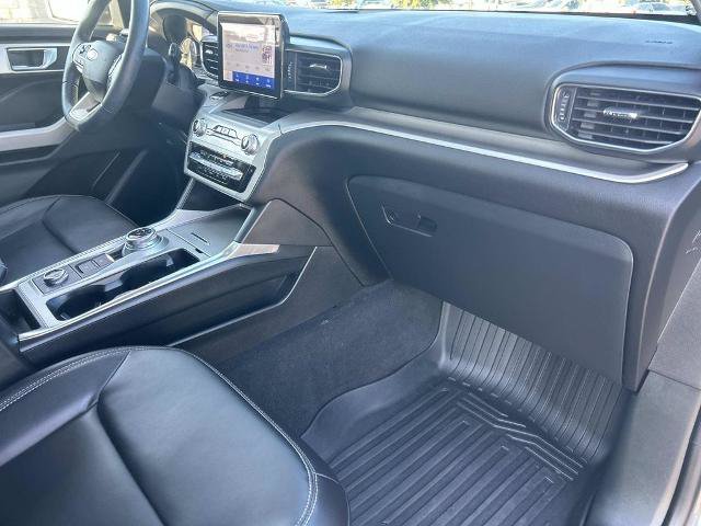 Certified 2022 Ford Explorer XLT w/ Equipment Group 202A AWD/4WD image 24