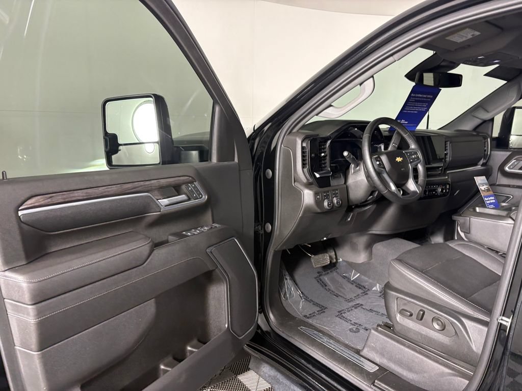 Used 2024 Chevrolet Silverado 2500 LTZ AWD/4WD image 12