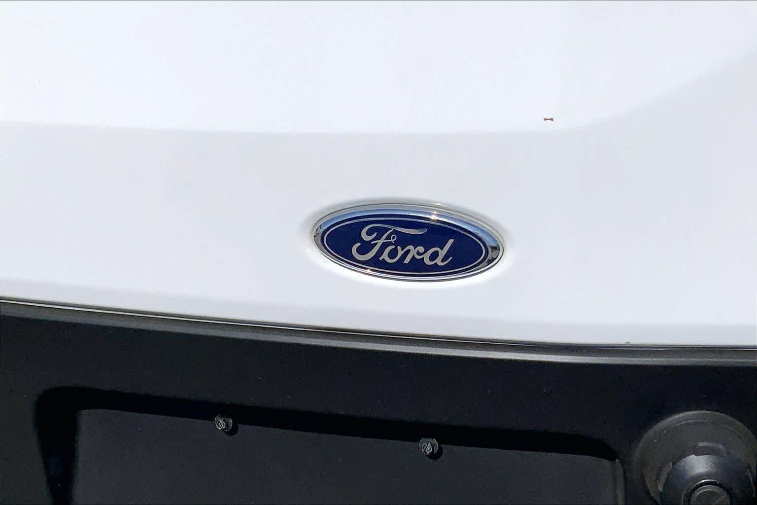 Certified 2023 Ford E-Transit Low Roof RWD image 9