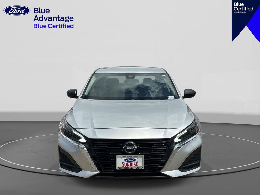 Used 2024 Nissan Altima 2.5 SV FWD image 3