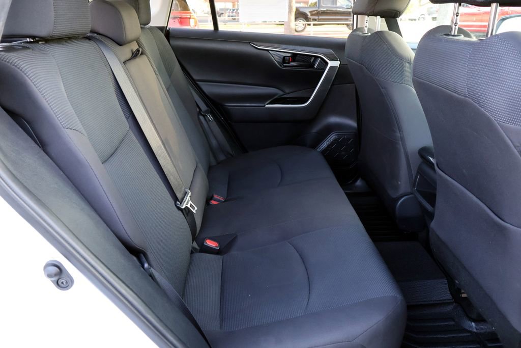 Used 2021 Toyota RAV4 LE FWD image 21