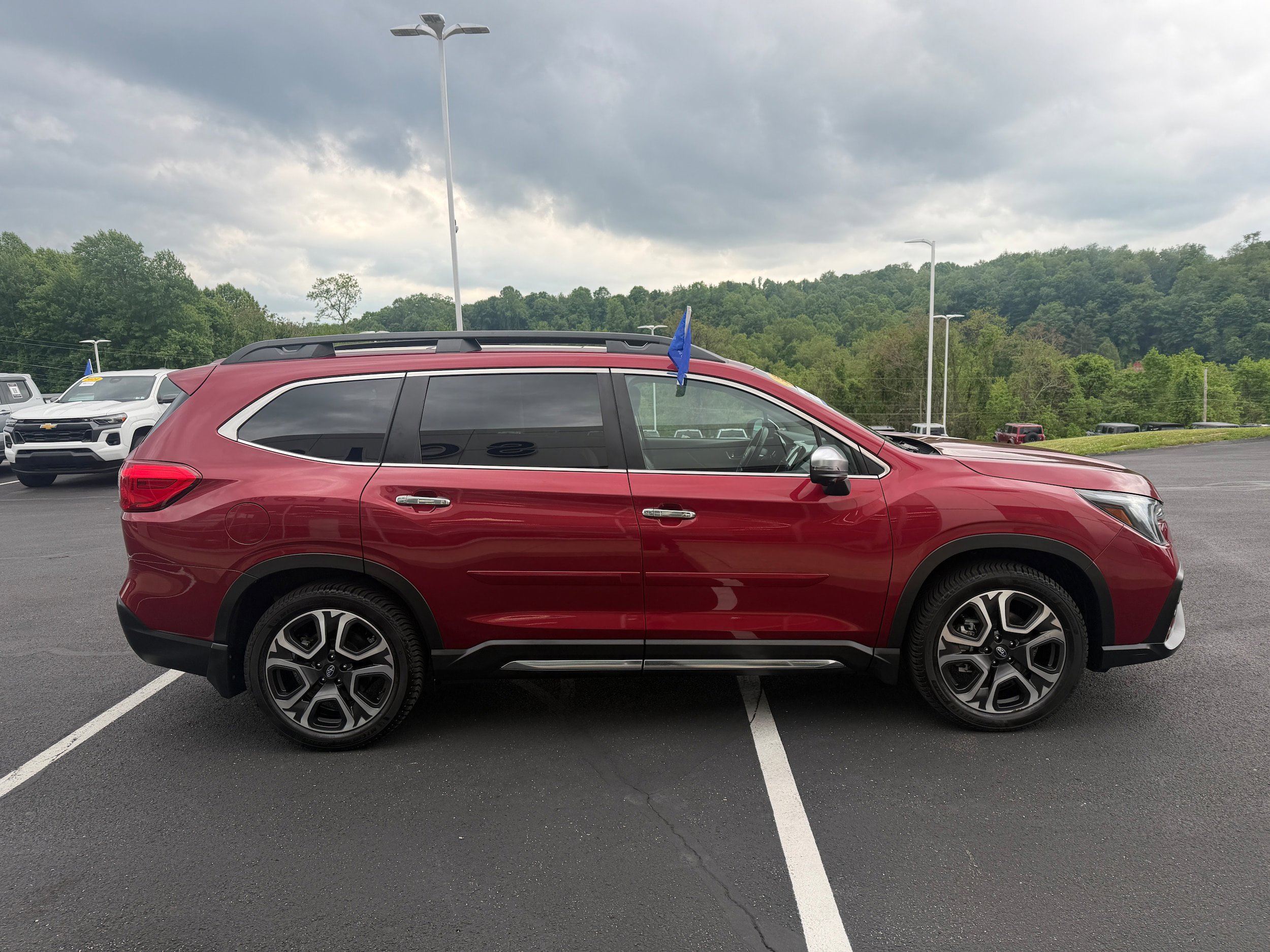 Used 2023 Subaru Ascent Touring AWD/4WD image 5