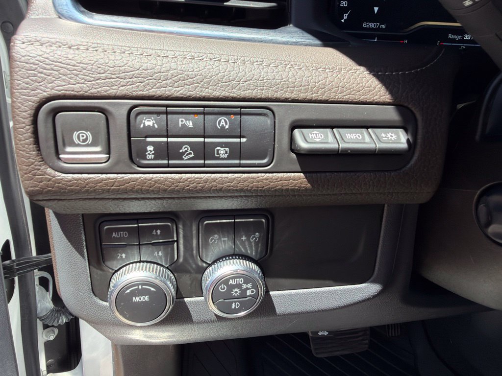 Used 2023 GMC Yukon XL Denali AWD/4WD image 28