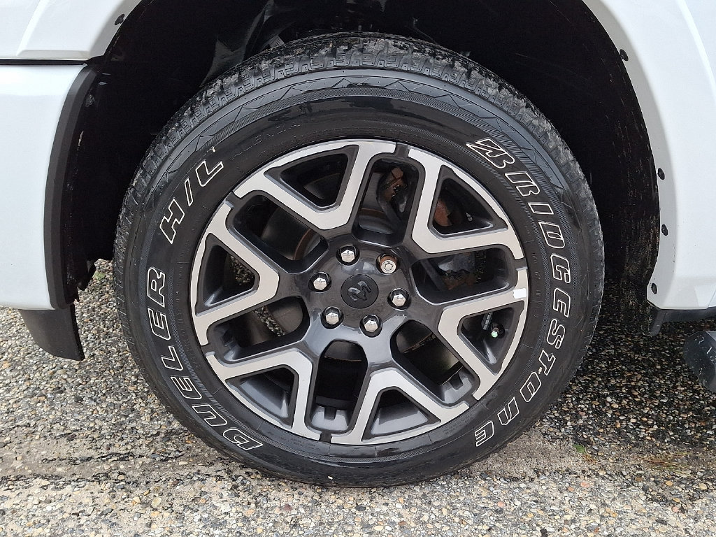 Used 2025 RAM 1500 Laramie w/ Sport Appearance Package AWD/4WD image 9